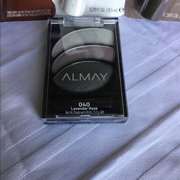 Almay Cosmetic Assorted Eye Makeup Lot - Picture 2 of 3
